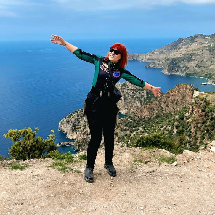 Foto von Nalan von regiocom vor einer Steilküste in der Türkei